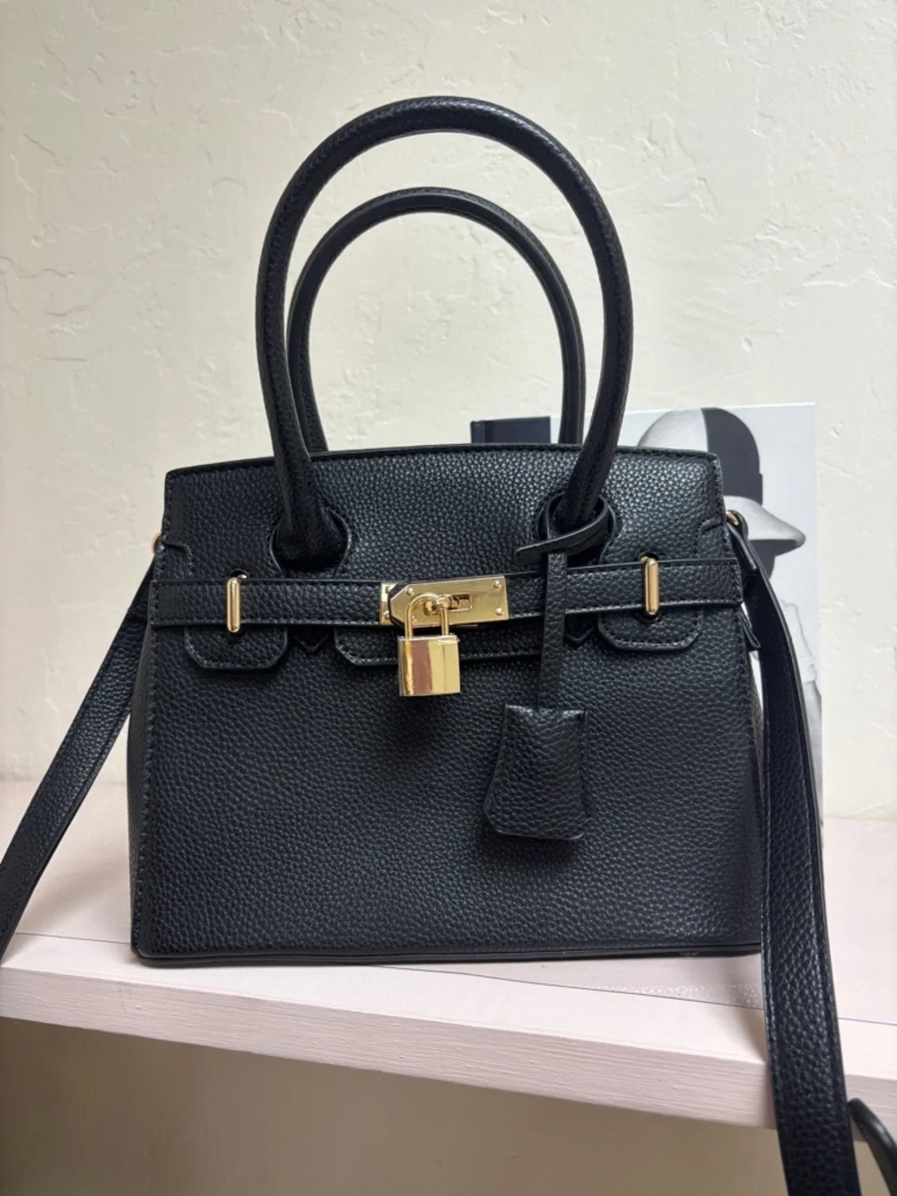 Elegant Black Pebbled Satchel with Gold Lock Detail‎